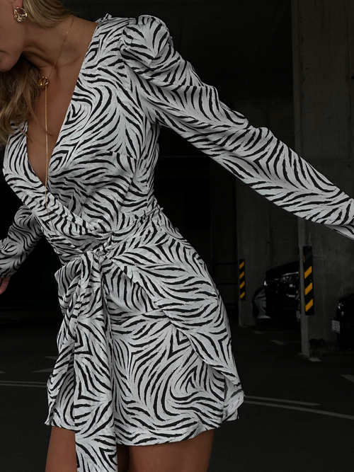 Seidenkleid mit bauschigen Ärmeln