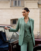 Olivgrüner dreiteiliger Damenanzug
