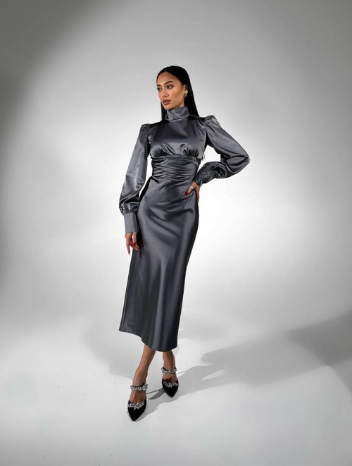 Raja Midikleid aus Satin mit offenem Rücken und Schleife - graphit