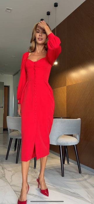 Elegantes schwarzes trägerloses Midikleid mit Rüschenbesatz