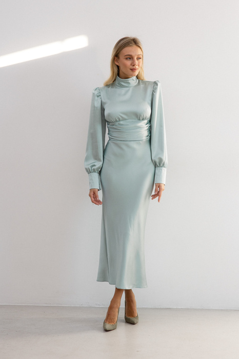 Raja Midikleid aus Satin mit offenem Rücken und Schleife - pistazienfarben