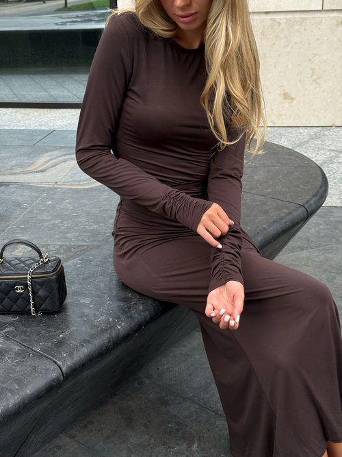 Elegancka  sukienka maxi z wiskozy z długim rękawem brązowa 