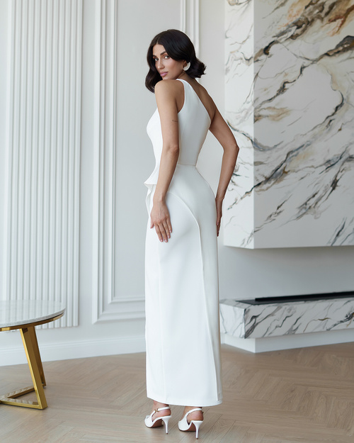 Elegantes langes One-Shoulder-Kleid milchig