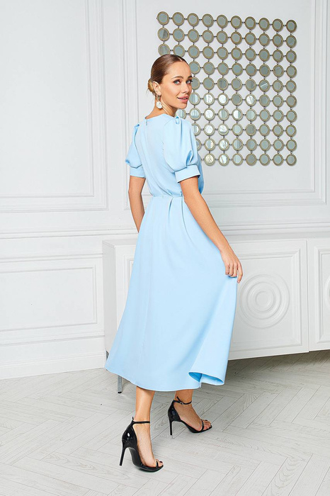 Blaues ausgestelltes Midikleid mit Knöpfen