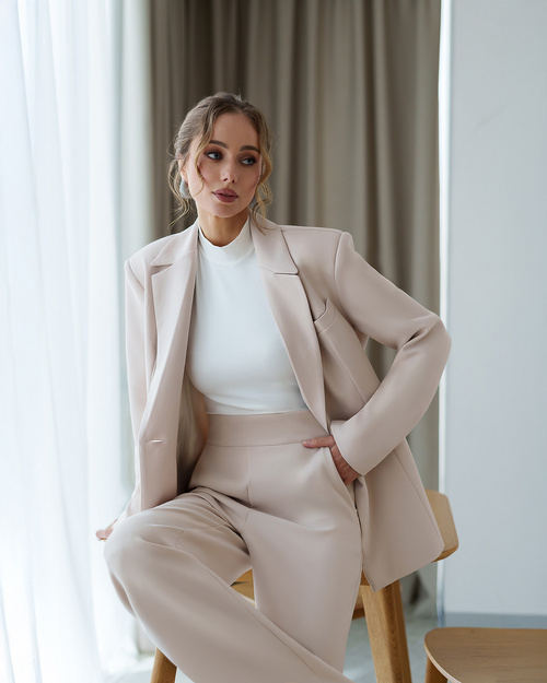 Dreiteiliger Damenanzug - ecru