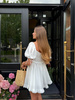 Sukienka Bella White – romantyczna sukienka mini z bufiastymi rękawami