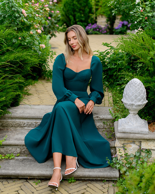 Hübsches langes ausgestelltes Kleid mit langen Ärmeln - grün