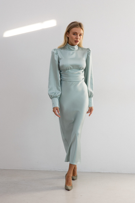 Raja Midikleid aus Satin mit offenem Rücken und Schleife - pistazienfarben