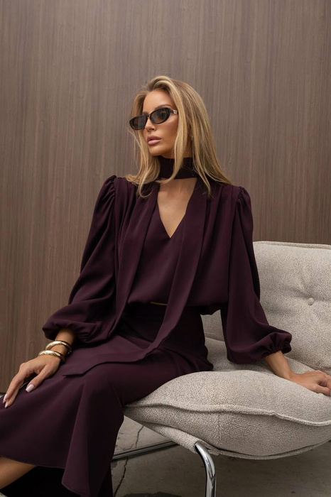 Elegancki komplet damski Marbella ze spódnicą syrenką i bluzką ze szarfą – ciemna śliwka