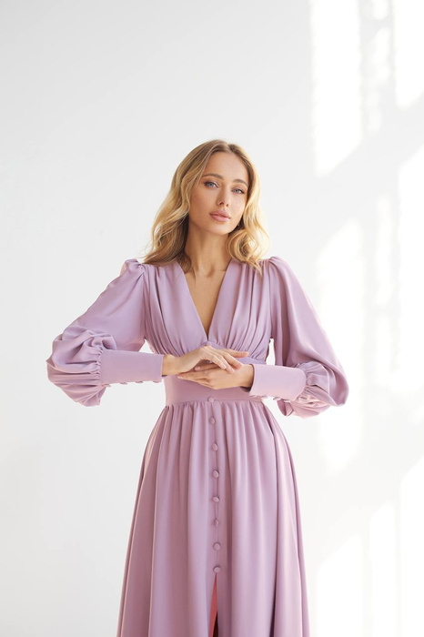 Midikleid mit Zierknöpfen puderblau