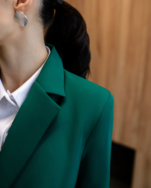 Flasche dreiteiliger Damenanzug