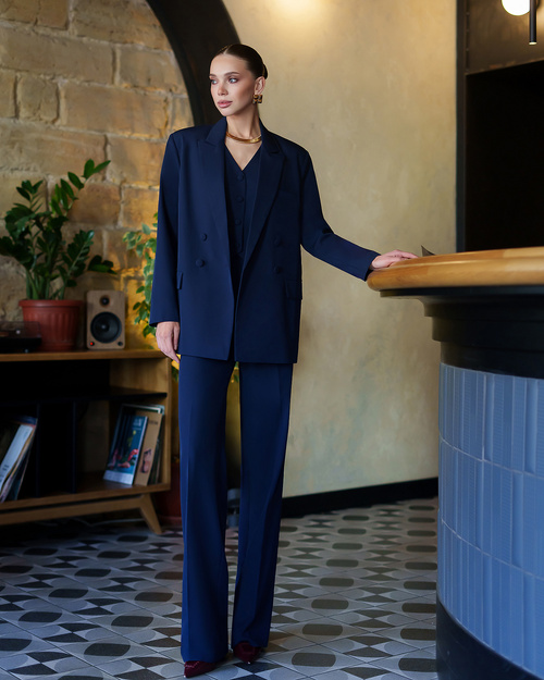 Granatowy garnitur trzyczięsciowy garnitur damski